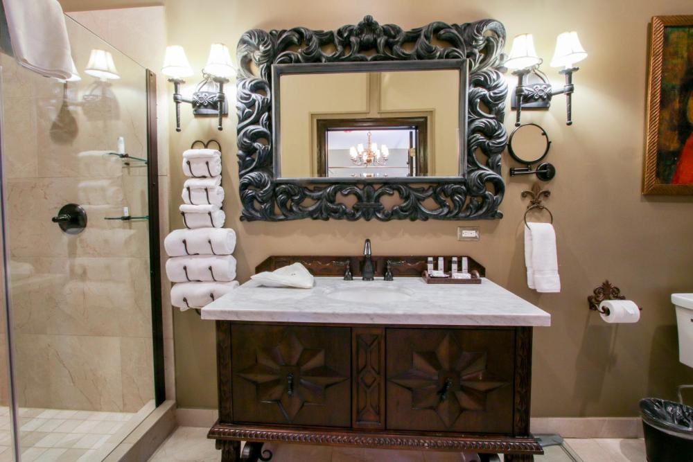 Luxury King Suite interior